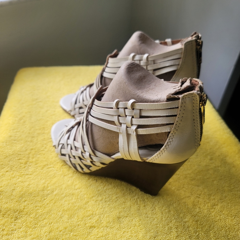 Tory Burch Wedges Shoe S 10 slightly off-white back zipper w/gold tone Logo - Picture 4 of 9